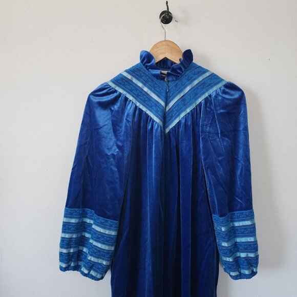 Saks Fifth Avenue Donna Richard For Gilligan Omalley Small Velvet Nightgown USA